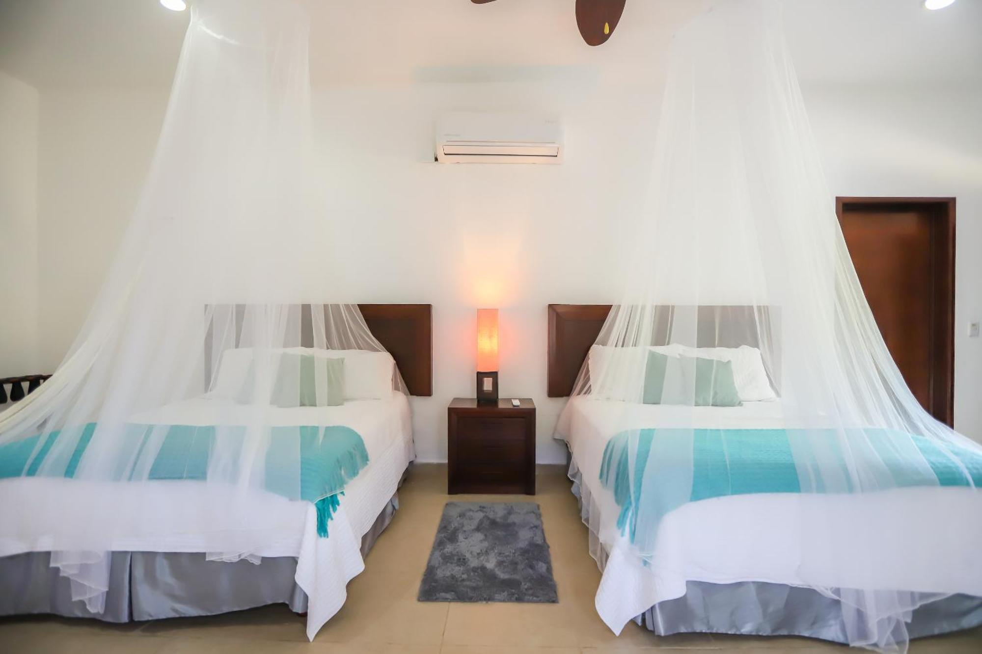 Master Suite con 2 camas grandes y bañera de hidromasaje